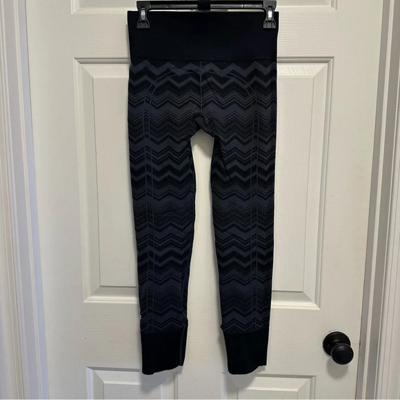 Lululemon Black Gray Chevron Zig Ebb To Street Pants Leggings Seamless Size 6 - Picture 3 of 5